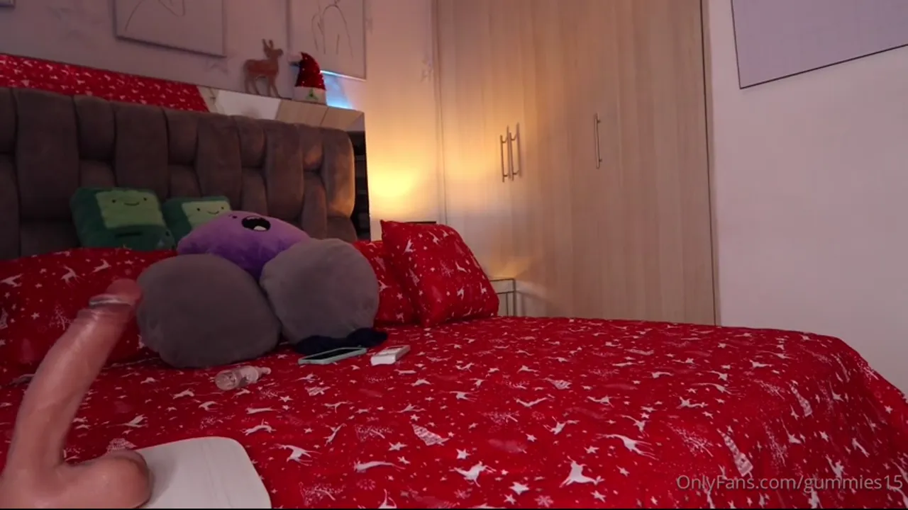 Gummies15 Blows & Sits On A Dildo