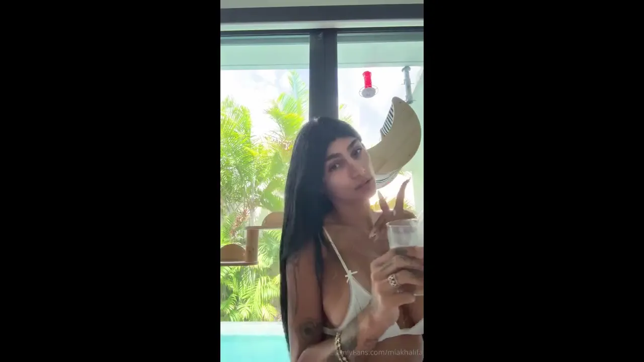 Mia Khalifa - Nude 40min Morning Tease pour la Celebre Star du Porno leak