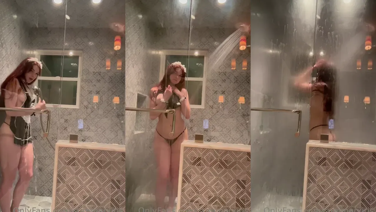 SummerXiris showers in a sexy way