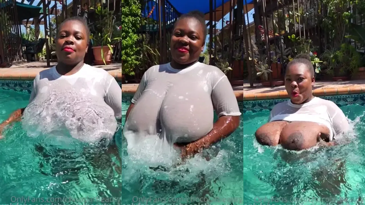 Chocolatbeauty Exposes Tits In The Pool
