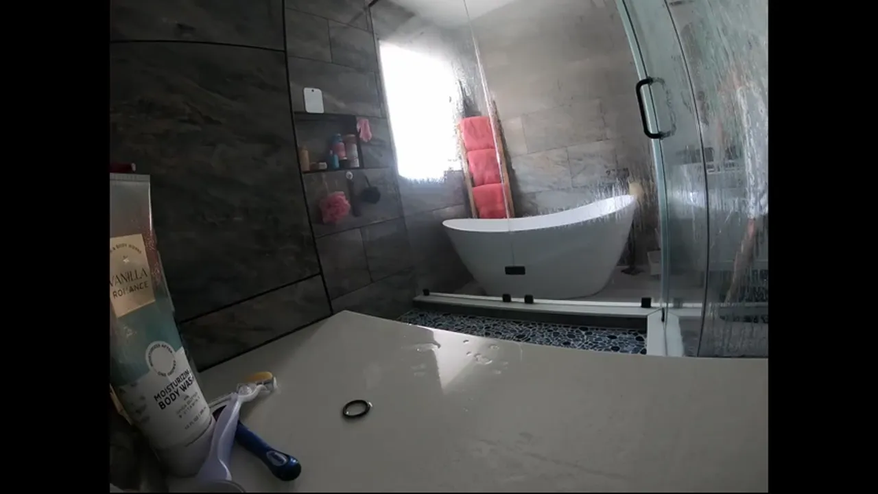 Eva Notty Gives A Blowjob In The Shower