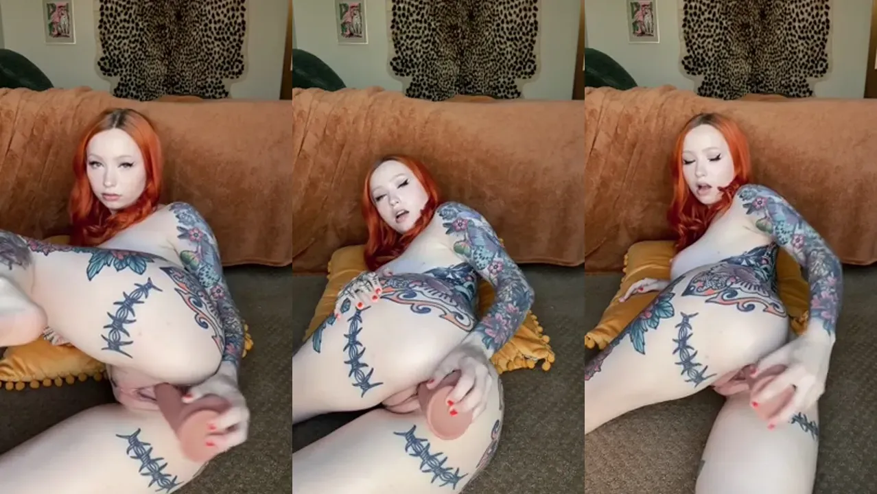 Baesuicide Shoves A Dildo In Her Pussy