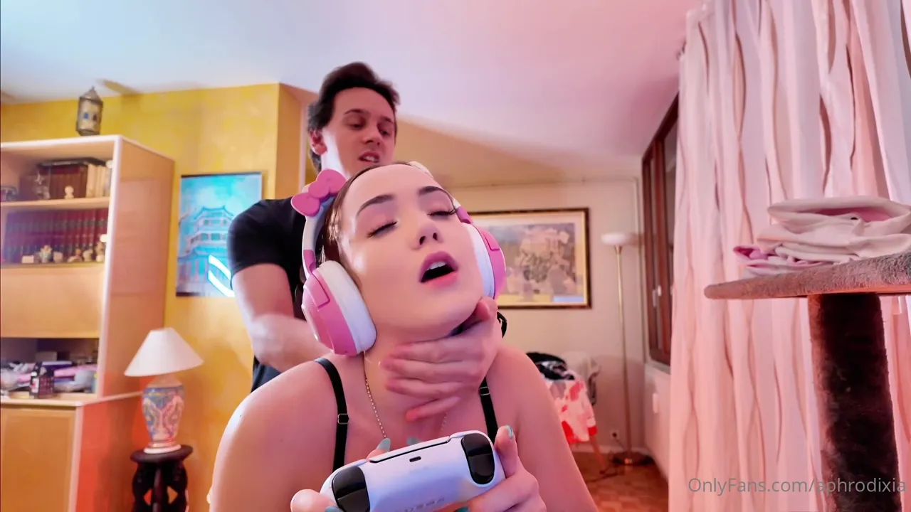 Aphrodixia - I'm turning my boyfriend on while I play video games