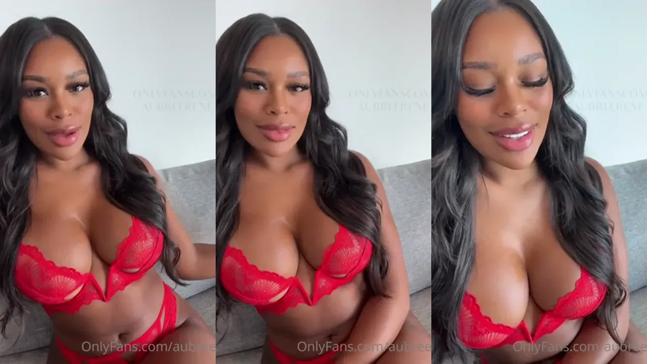 Aubree Rene Uses A Vibrator On Her Pussy