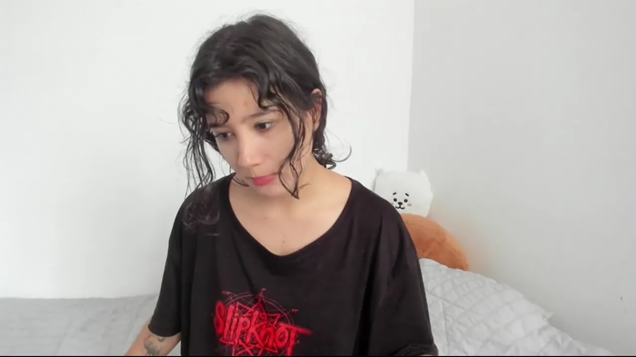 Eli_dl Fucks Her Pussy With A Dildo