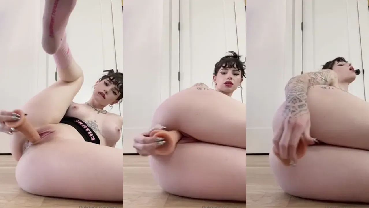 Lems7 Spreads Her Legs For A Toy