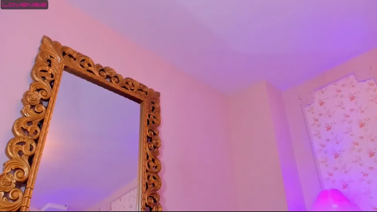 Young Hottie Lets Viewers Satisfy Her On Cam