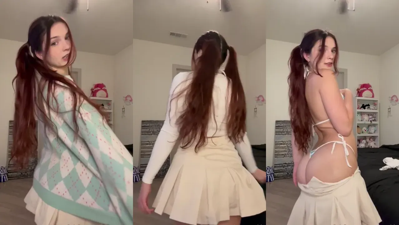 SummerXIris shows us her sexy swimsuit