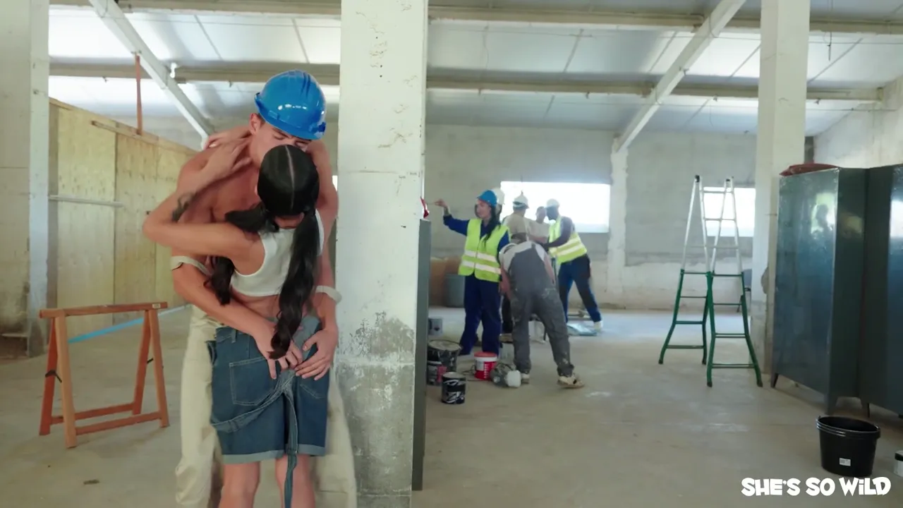 Carolina Guerrero Gets Banged In The Construction Site